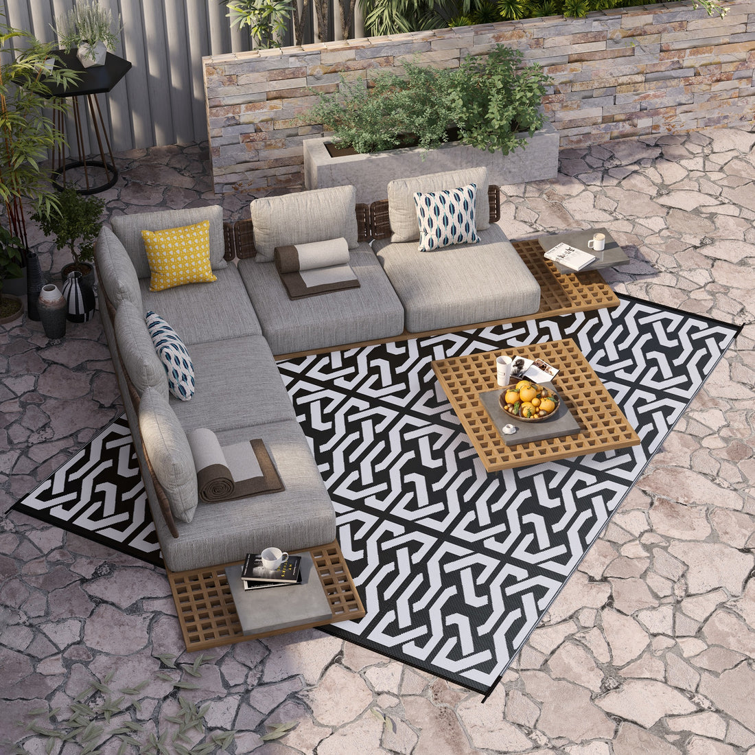8×10 RV Camping Rug With Carry Bag, Black & White Chain Pattern