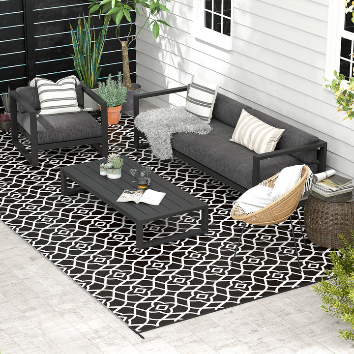 Reversible Black & White Clover Outdoor Rug